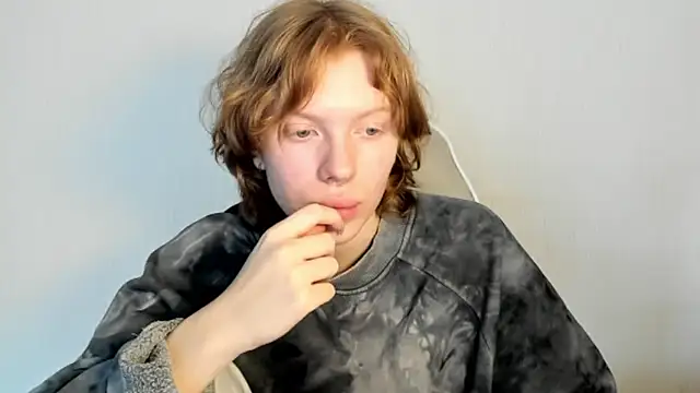 StellaDavis online show from February 24, 2026, 9:43 am