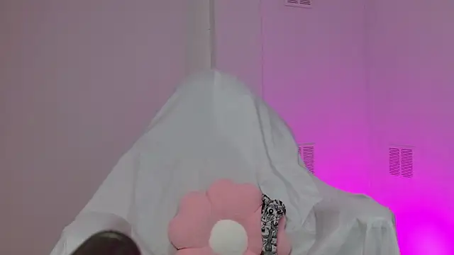 hantonella  online show from October 31, 2025, 1:08 pm