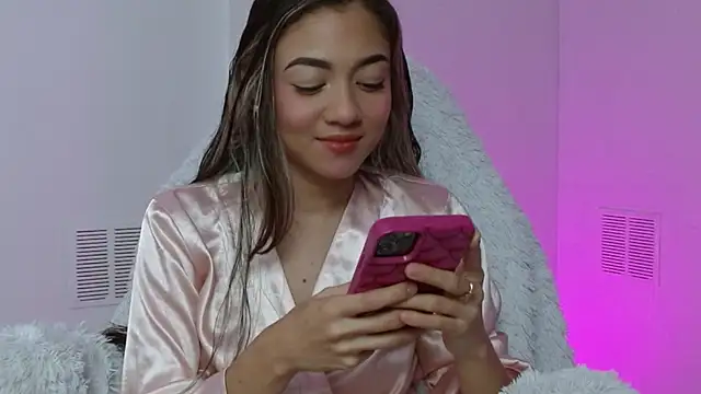 hantonella  online show from December 3, 2025, 4:50 pm