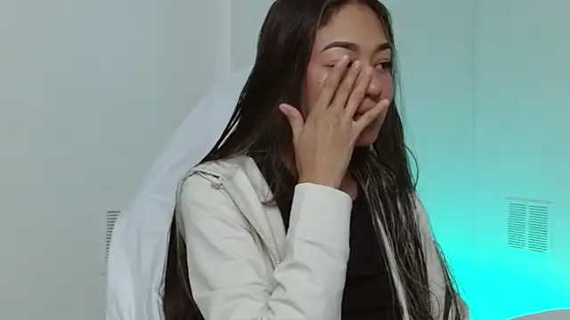 hantonella  online show from October 29, 2025, 12:37 pm