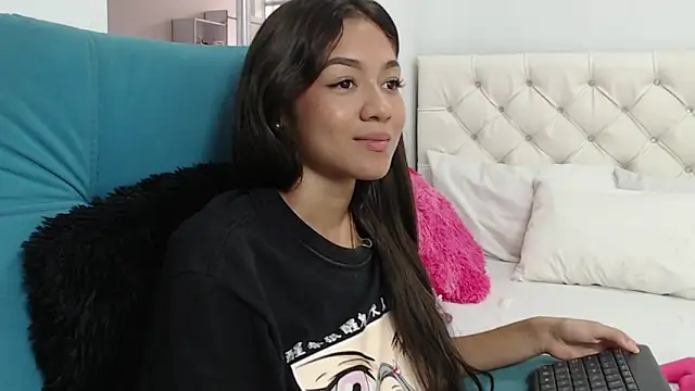 hantonella  online show from February 17, 2025, 5:55 pm