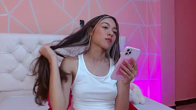 hantonella  online show from September 12, 2025, 8:08 pm