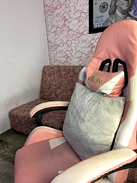 Snapshot of Tamara_Lubezkii chatting on September 17, 2025, 5:48 pm Tamara Lubezkii online show from September 17, 2025, 5:48 pm