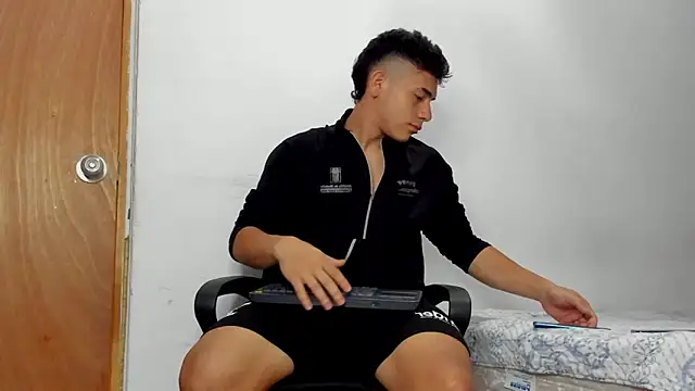 andrew rose  online show from April 14, 2026, 6:24 pm