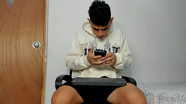 andrew rose  online show from November 24, 2025, 3:56 pm