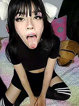 Your-horny-petite online show from December 21, 2025, 6:37 am