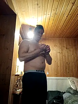 MArciQuarky online show from November 26, 2025, 7:36 pm