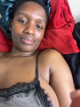 Snapshot of Kinkyy_ chatting on October 19, 2025, 10:23 pm Kinkyy  online show from October 19, 2025, 10:23 pm