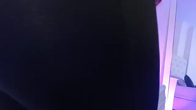 hanna danger19 online show from February 6, 2025, 1:43 pm