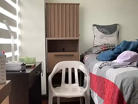 littlelatinhunter online show from November 5, 2025, 9:40 pm