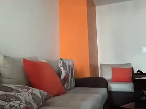 littlelatinhunter online show from October 14, 2025, 11:44 am