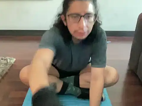 littlelatinhunter online show from November 17, 2025, 12:42 pm