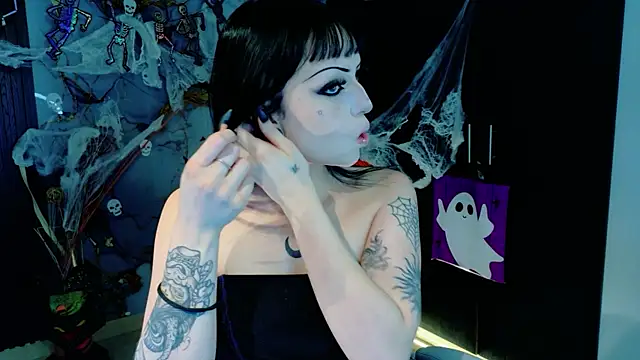 Madison Jackson online show from October 30, 2025, 7:44 pm