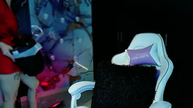 Madison Jackson online show from November 10, 2025, 10:26 pm