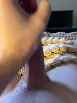 Snapshot of 40Cakes chatting on December 16, 2024, 5:33 pm 40Cakes online show from December 16, 2024, 5:33 pm