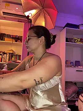 Snapshot of Amarantha_666 chatting on February 4, 2026, 9:54 pm Amarantha 666 online show from February 4, 2026, 9:54 pm