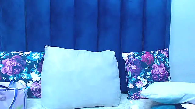 Snapshot of HotSmallTits chatting on March 3, 2026, 6:15 pm HotSmallTits online show from March 3, 2026, 6:15 pm