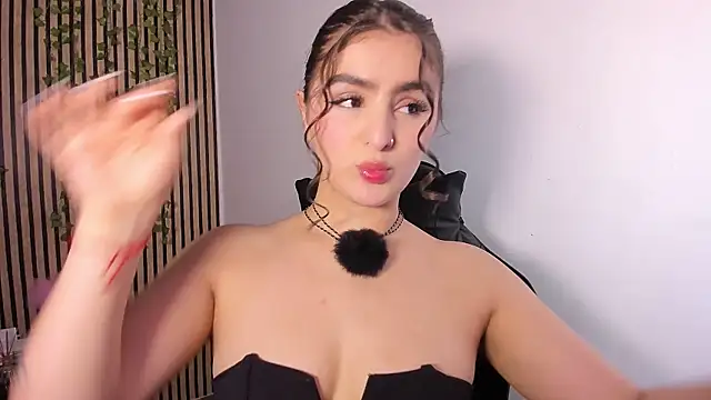 sofia 44 online show from July 17, 2026, 7:00 pm