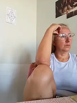 Snapshot of MILEIDE980 chatting on February 28, 2026, 1:33 pm MILEIDE980 online show from February 28, 2026, 1:33 pm