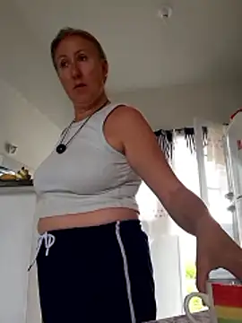 Snapshot of MILEIDE980 chatting on February 5, 2026, 12:12 pm MILEIDE980 online show from February 5, 2026, 12:12 pm