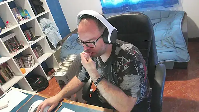 ravingr4d4 online show from March 31, 2026, 8:05 am