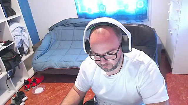 ravingr4d4 online show from May 14, 2026, 8:11 am