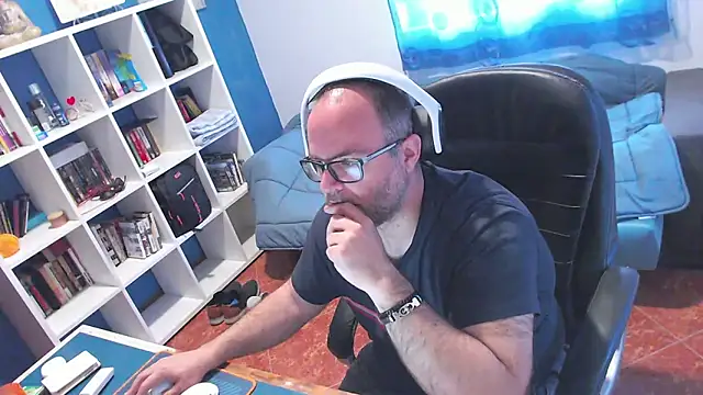 ravingr4d4 online show from April 6, 2026, 9:10 am