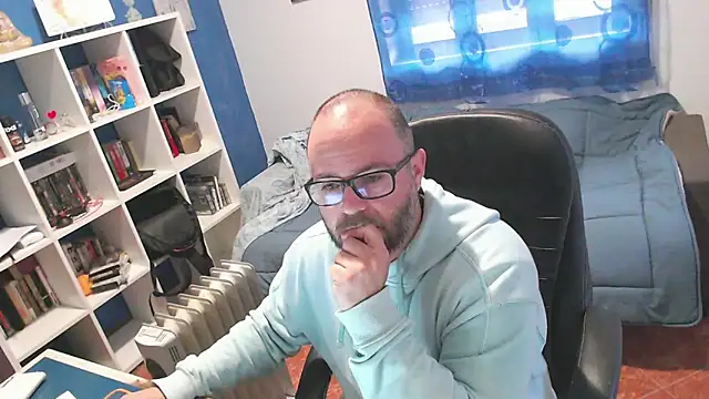 ravingr4d4 online show from March 18, 2026, 9:01 am