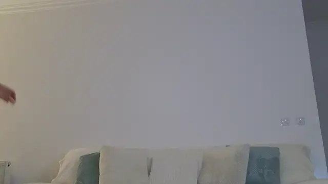 LilyRoselyn online show from December 17, 2025, 4:23 pm