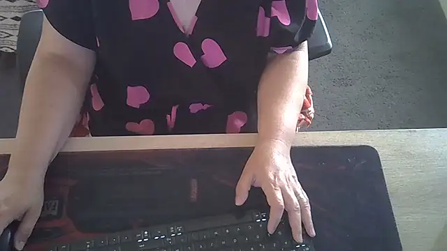 Silvia2277 online show from June 12, 2026, 9:18 am
