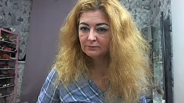 Helen1974 online show from December 19, 2025, 1:09 am