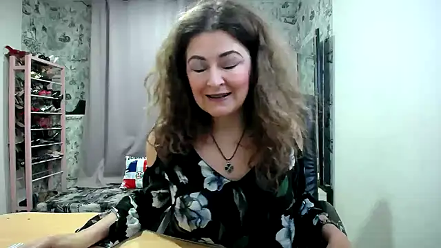 Snapshot of Helen1974 chatting on May 7, 2026, 1:54 am Helen1974 online show from May 7, 2026, 1:54 am