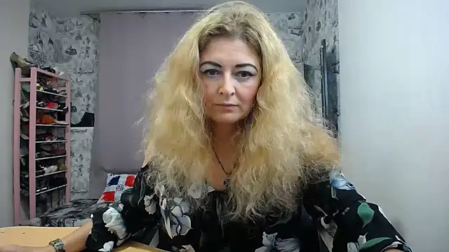 Snapshot of Helen1974 chatting on October 25, 2025, 3:34 pm Helen1974 online show from October 25, 2025, 3:34 pm
