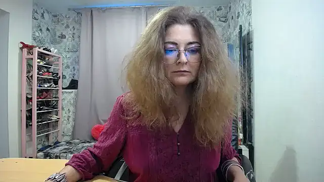 Snapshot of Helen1974 chatting on May 21, 2026, 2:14 pm Helen1974 online show from May 21, 2026, 2:14 pm
