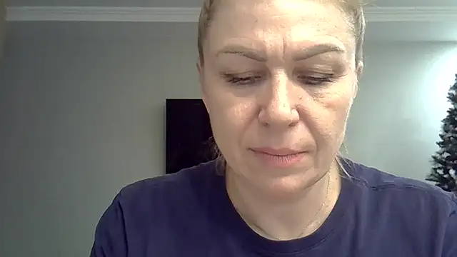 Alexandra-Rosee online show from December 19, 2025, 7:05 pm