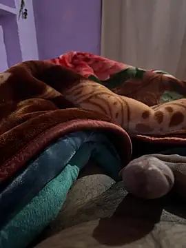 delhiboyz1 online show from December 17, 2025, 5:40 pm