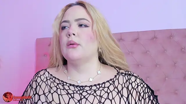 sophiarossee  online show from December 18, 2025, 11:58 am