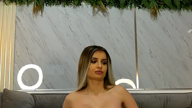 Snapshot of MiaCharm chatting on February 24, 2026, 11:49 pm MiaCharm online show from February 24, 2026, 11:49 pm