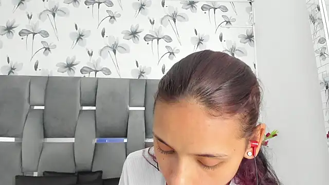 Ehotloveaxxx online show from October 9, 2025, 4:40 pm