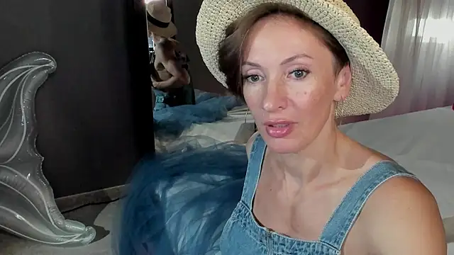 Dorothy Meyer online show from July 7, 2026, 9:40 pm