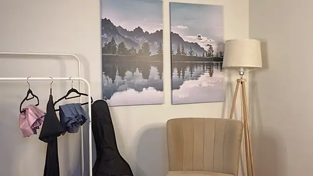 Snapshot of JaniceHanson chatting on November 21, 2025, 4:11 am JaniceHanson online show from November 21, 2025, 4:11 am