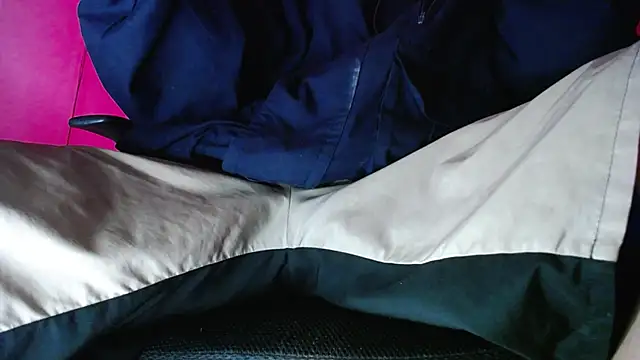 zacwatson  online show from November 9, 2025, 2:26 am