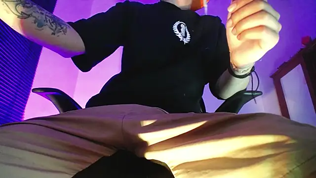 Snapshot of zacwatson_ chatting on March 11, 2026, 5:45 am zacwatson online show from March 11, 2026, 5:45 am