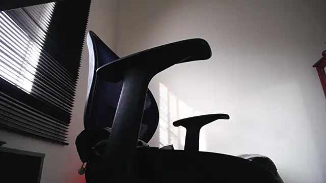 Snapshot of zacwatson_ chatting on April 7, 2026, 12:29 pm zacwatson online show from April 7, 2026, 12:29 pm