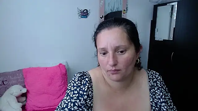 Snapshot of CristialJones_ chatting on October 18, 2025, 3:14 pm CristialJones online show from October 18, 2025, 3:14 pm