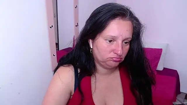 CristialJones  online show from January 13, 2026, 2:43 pm