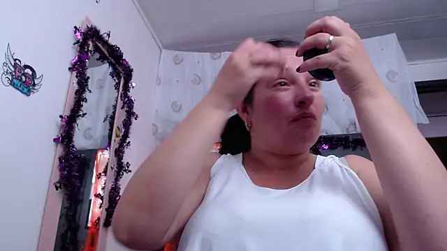Snapshot of CristialJones_ chatting on October 20, 2025, 2:17 pm CristialJones online show from October 20, 2025, 2:17 pm