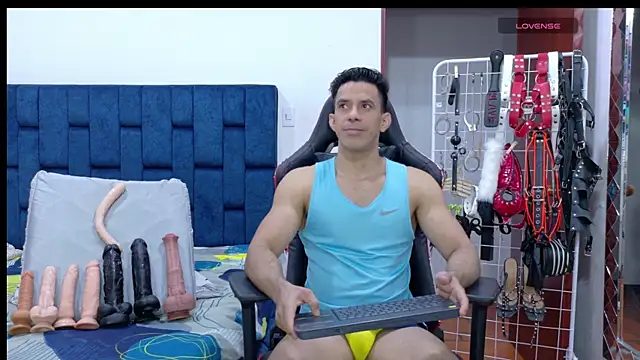 Snapshot of JoseRumbero26 chatting on April 21, 2026, 2:03 am JoseRumbero26 online show from April 21, 2026, 2:03 am
