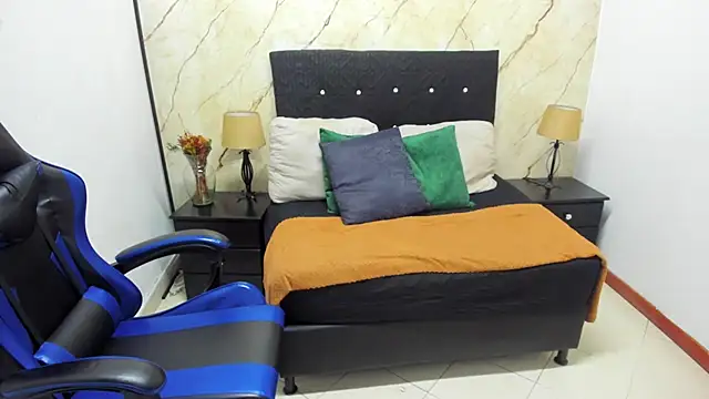 helena copper  online show from April 13, 2026, 2:37 am