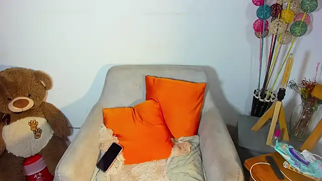 helena copper  online show from March 18, 2026, 5:10 am